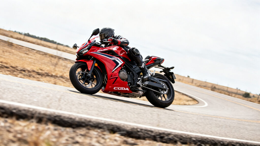 Performances CBR 500 R en virage, stabilité visible